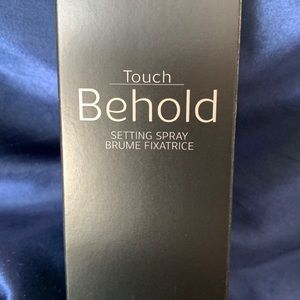 NIB Younique Behold Setting Spray 40fl OZ